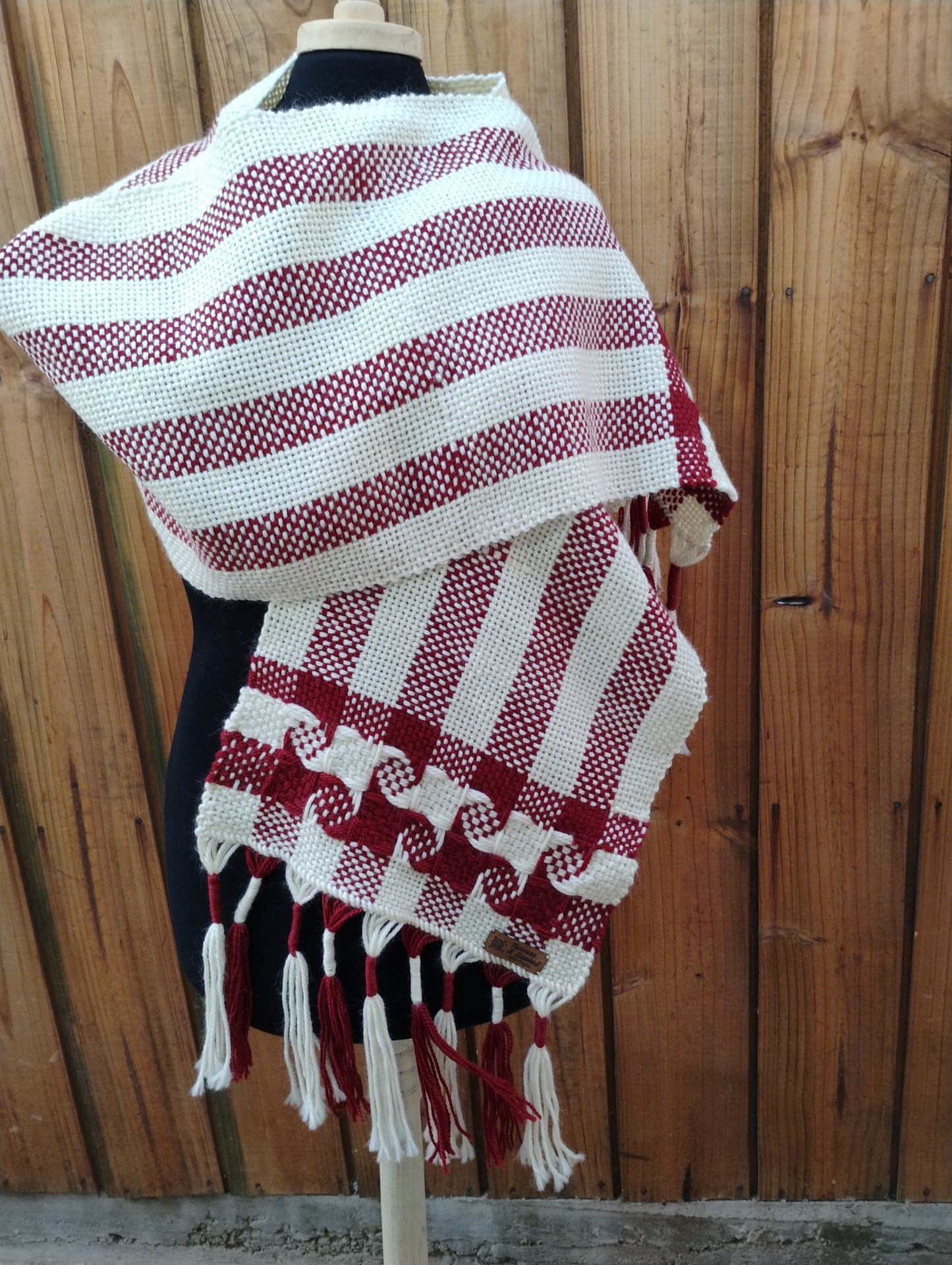 Bufanda de lana roja remolinos