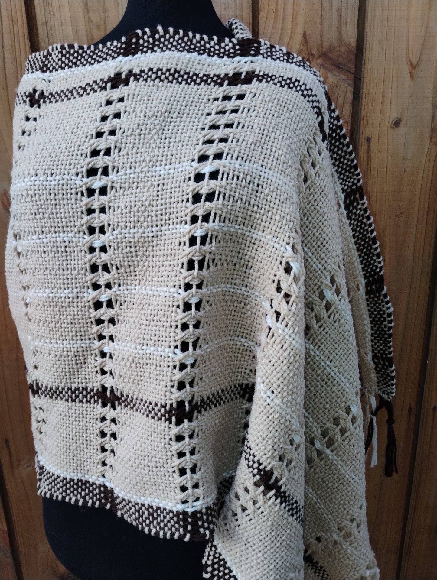 Chal beige de lana de oveja