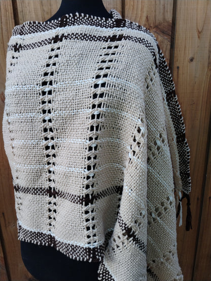 Chal beige de lana de oveja